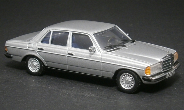 Mercedes Benz 230TE W123 de 1982 au 1/43 de Minichamps Maxichamps 